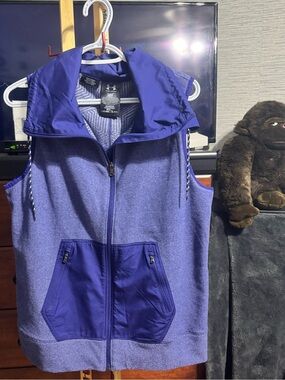 Under Armour ladies Purple Hooded Vest